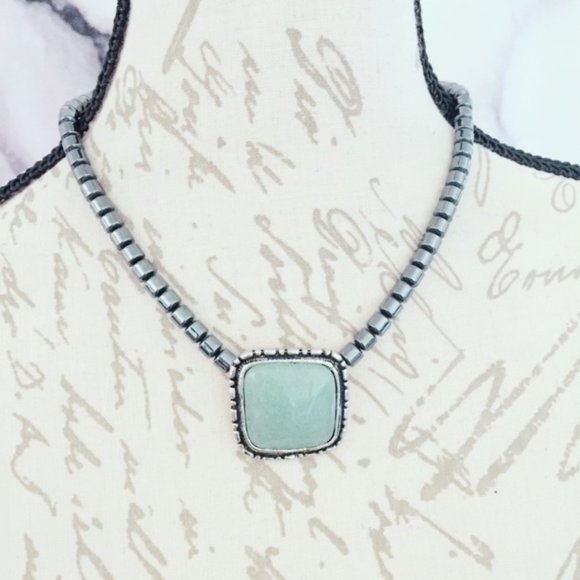 Jewelry - Gunmetal and Green Chunky Necklace